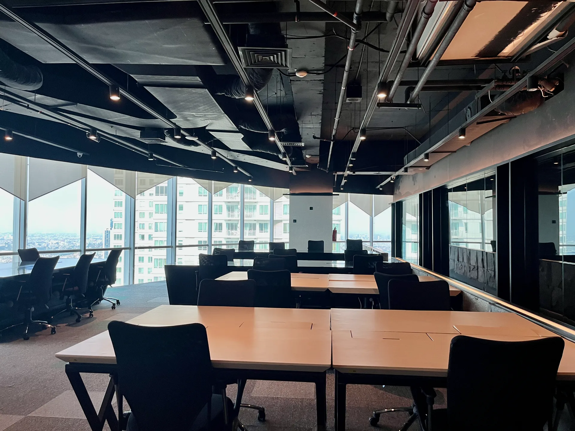 Open area Dedicated Desk Prime Office — AXA Tower Lantai 37